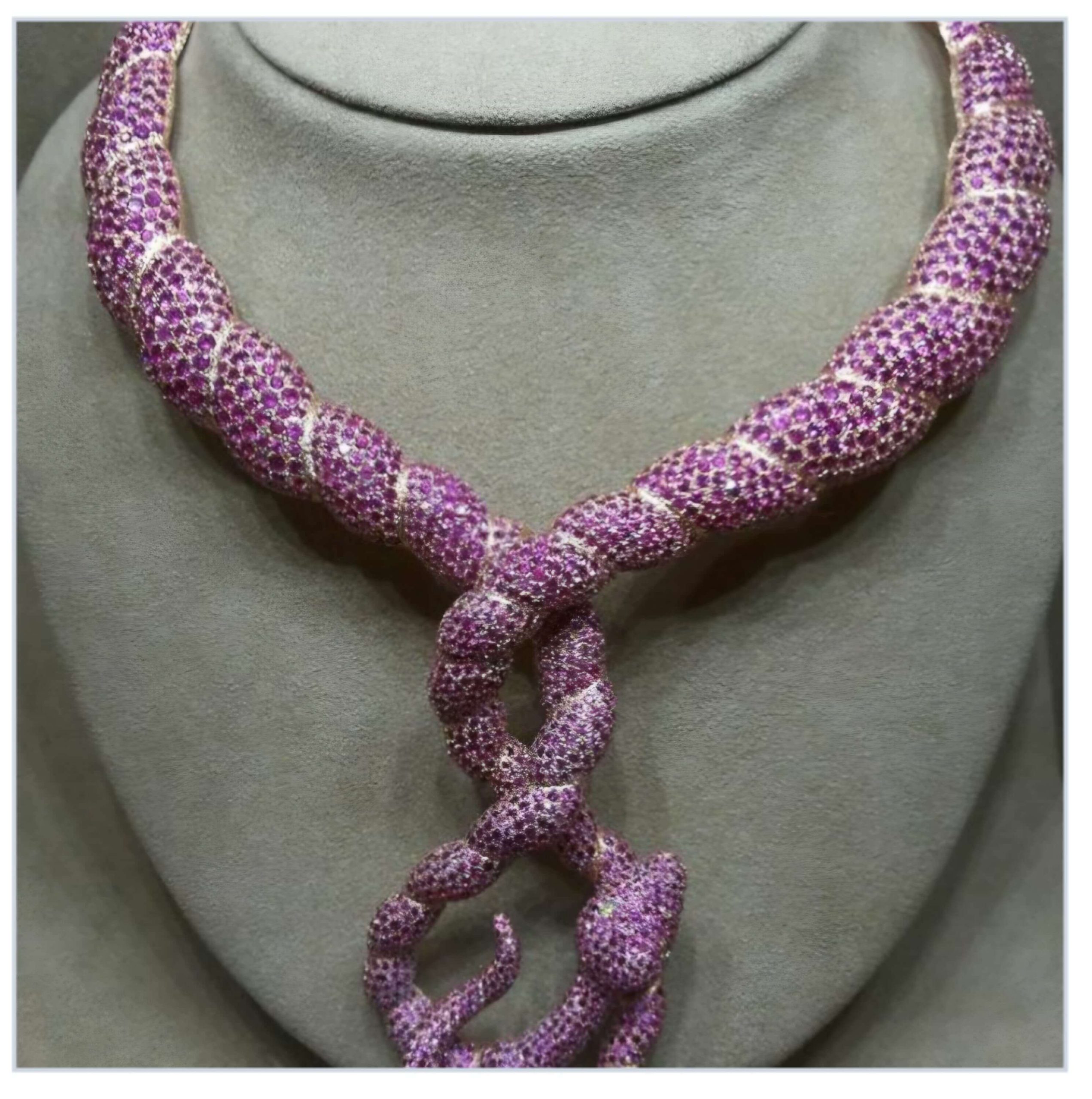 Eterna Serpente Necklace